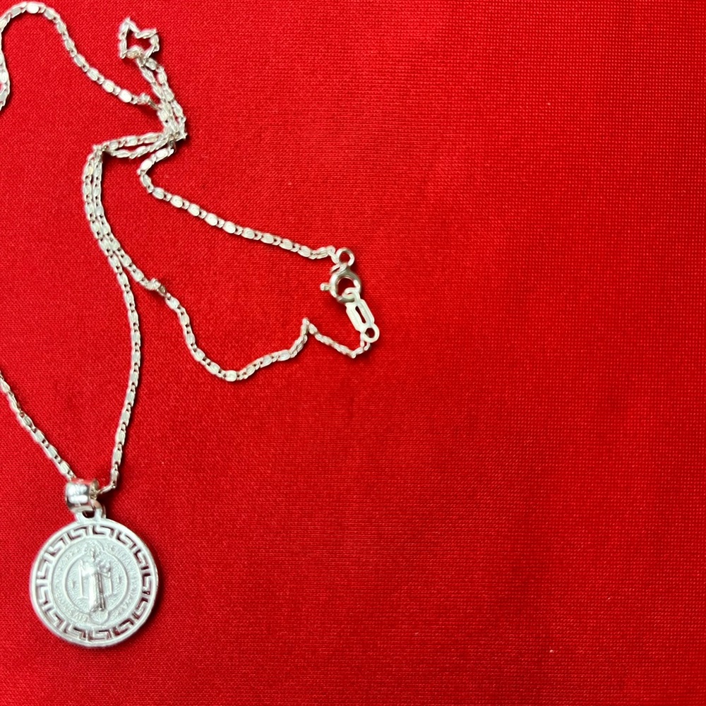 925 Sterling Silver St Benedict Catholic Medal and chain necklace - Picture 13 of 15